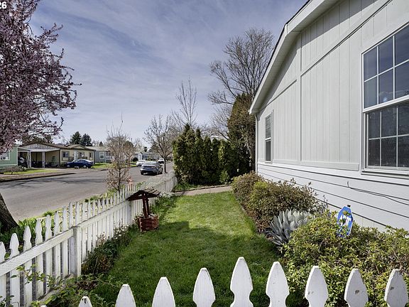 3rd image of 538 Lochaven Ave