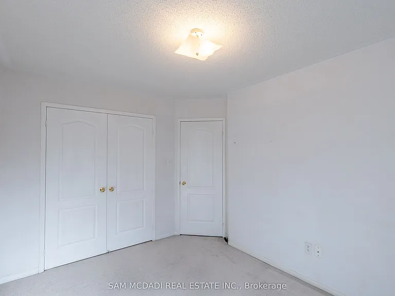 1260 Lamont Cres — Photo 19