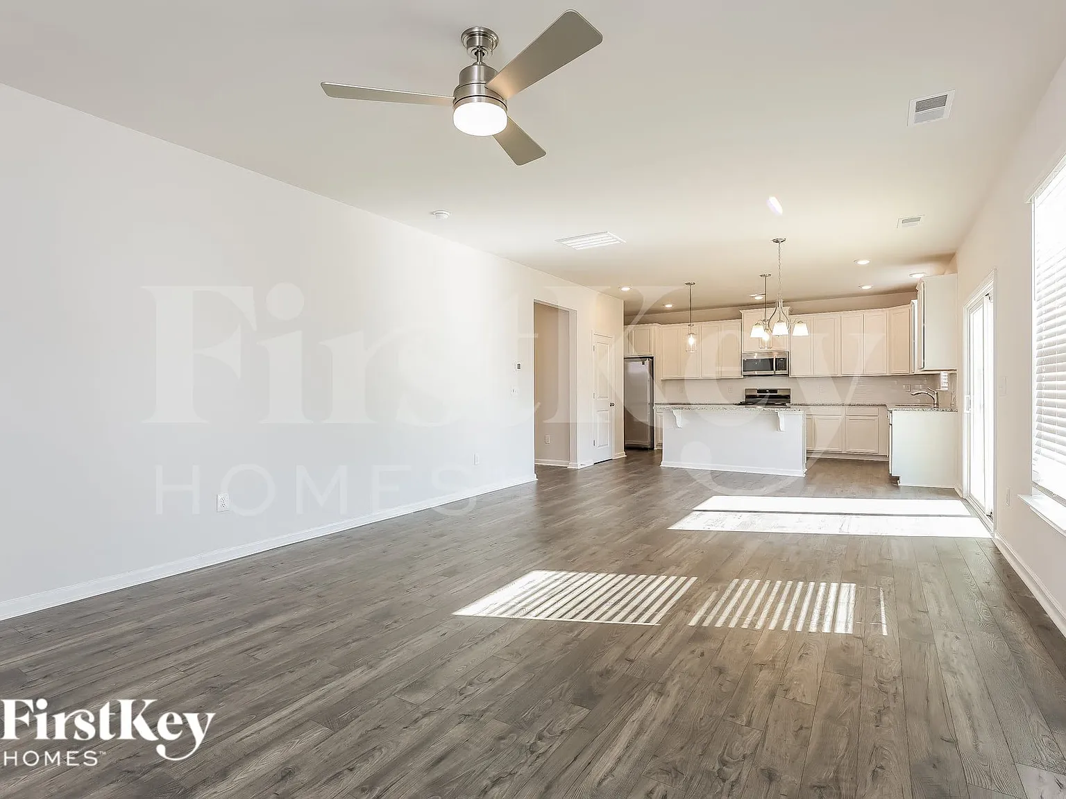 4 bed, 2.5 bath, 2448 sqft, $2,260 — Photo 4