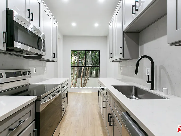 7229 Willoughby Ave #15 — Photo 5