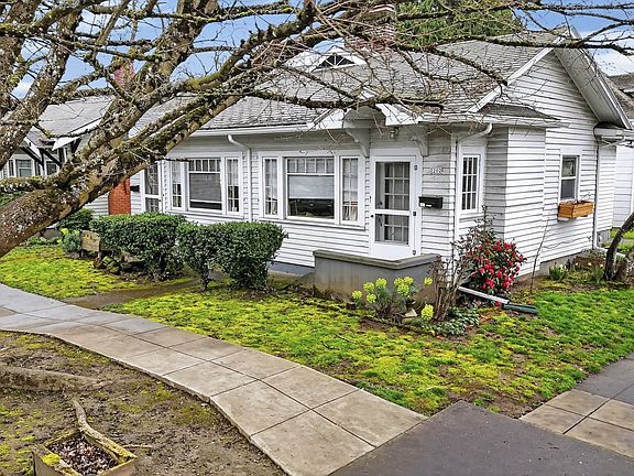 4th image of 2202 NE Everett St