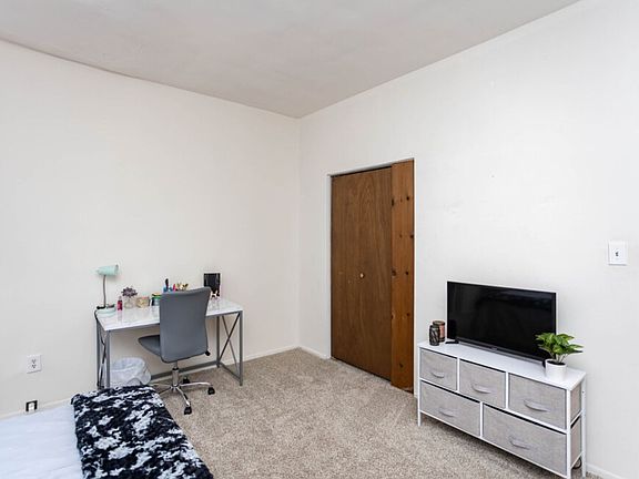 3rd image of 515 Semple St APT 2
