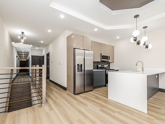 3rd image of 5637 S Prairie Ave