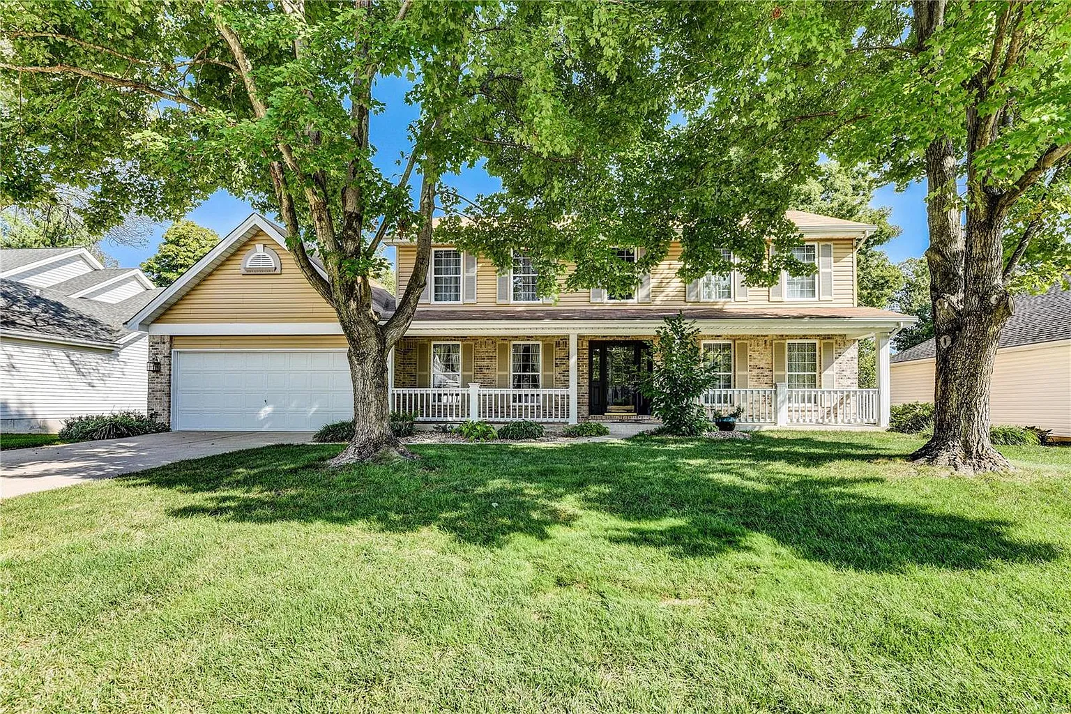 360 Huntleigh Manor Dr photo 1