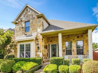 8009 Creek View Dr, North Richland Hills, TX 76180