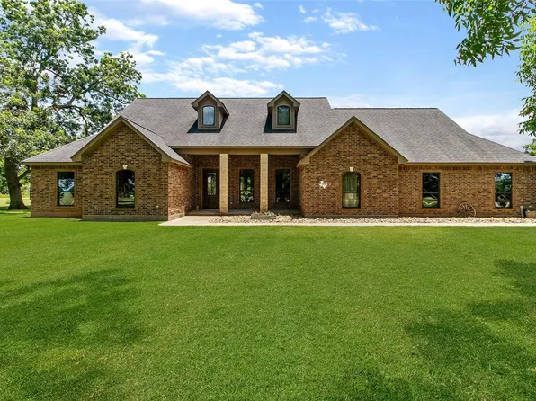 108 Stagecoach Trl, Angleton, TX 77515