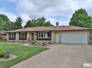 922 E Marshall St, Morton, IL 61550
