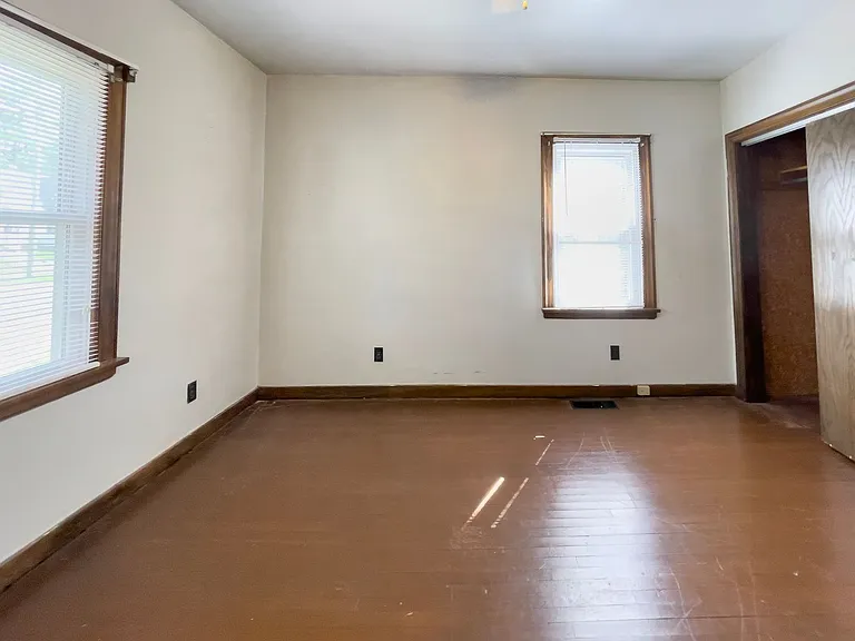 225 S College Ave — Photo 9