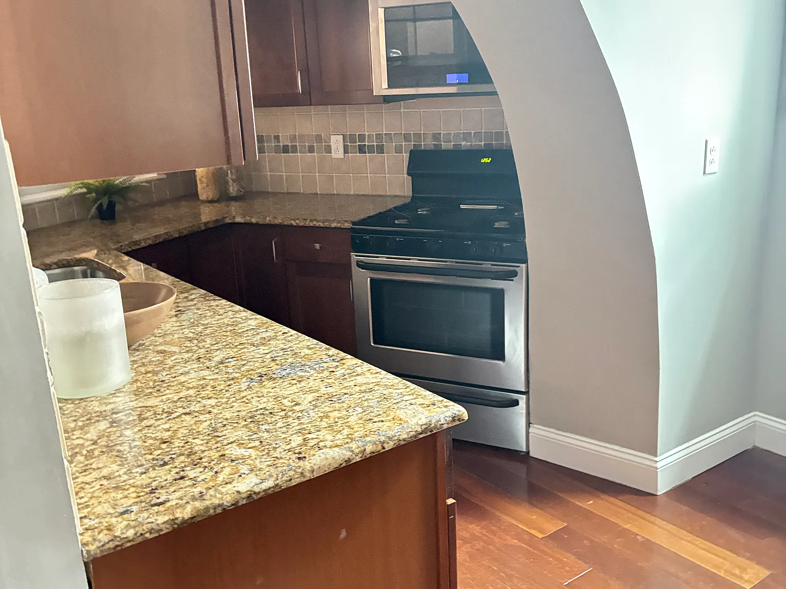 4 bed, 2330 sqft, $3,950 — Photo 3