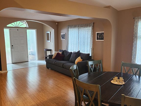 3rd image of 18167 Sandy Pointe Dr