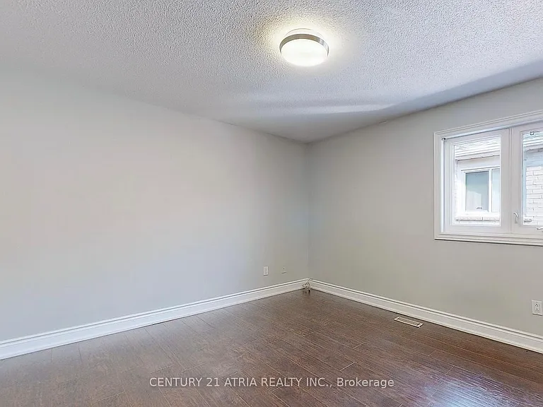 92 Jaffray Rd #UPPER — Photo 15