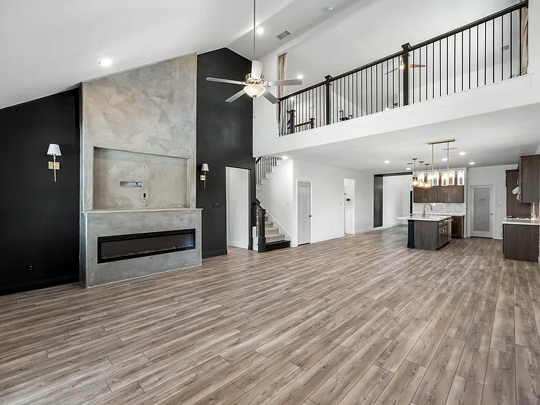 1812 Pecos Dr — Photo 1