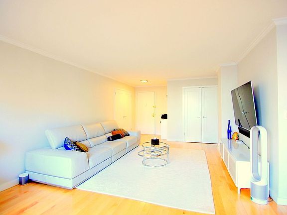 2nd image of 201 E 36th St APT 6C