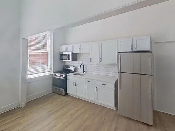 364 King St APT 1A, Charleston, SC 29401