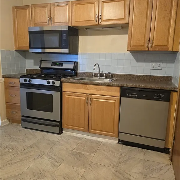 70 Mudge St #8 — Photo 1