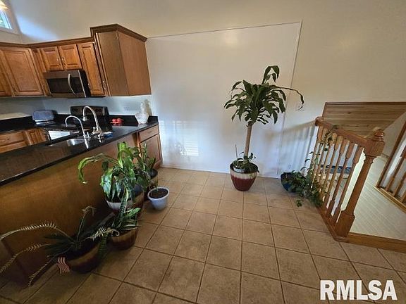 3rd image of 904 Blueberry Hill Ave
