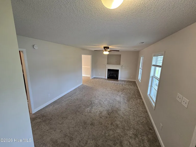 305 Cabin Cir — Photo 2