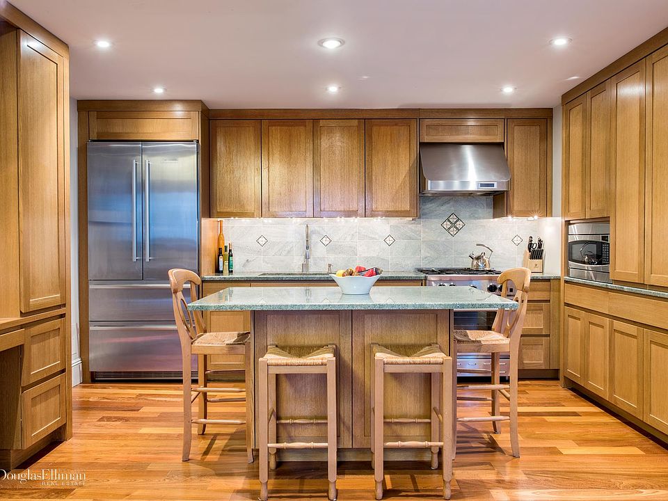1st image of 11 W 67th St #715