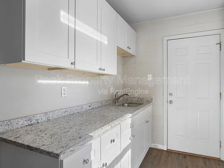 925 N 20th St #D — Photo 9