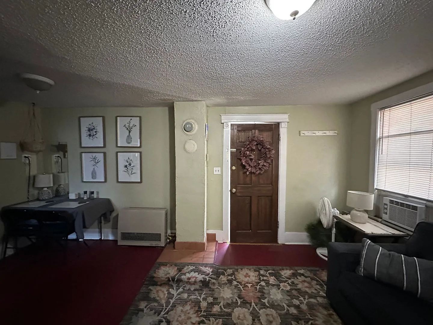 Cute Cottage Close to Downtown! — Photo 3