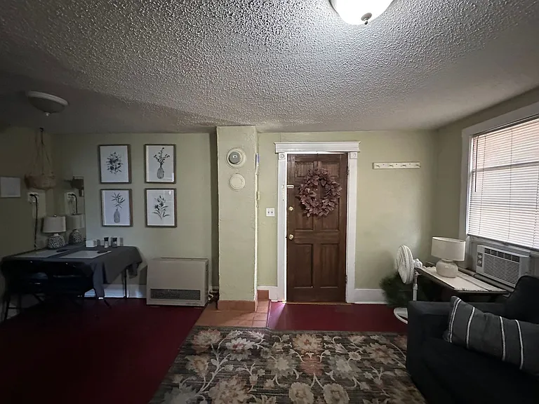 1011B N Corona St — Photo 3