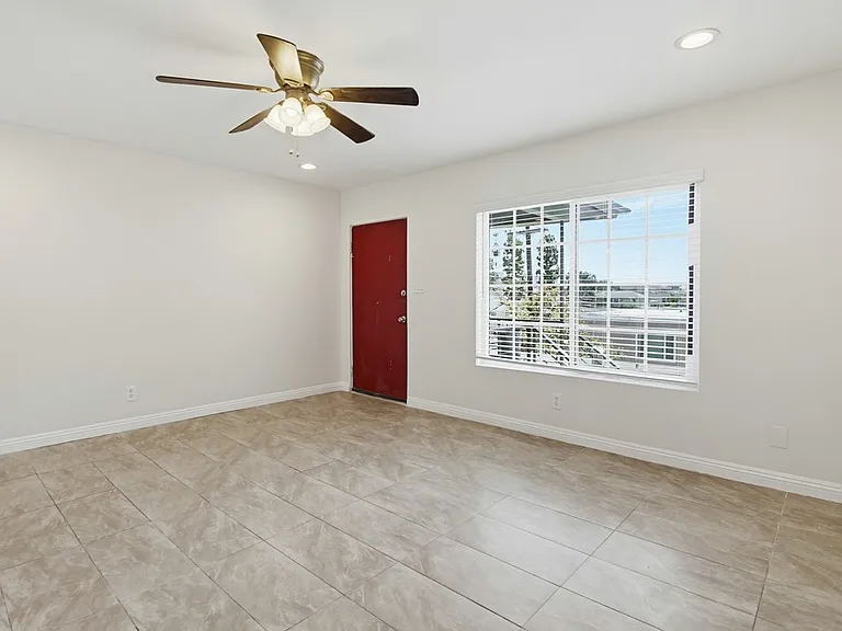 4255 1/2 Altadena Ave — Photo 4