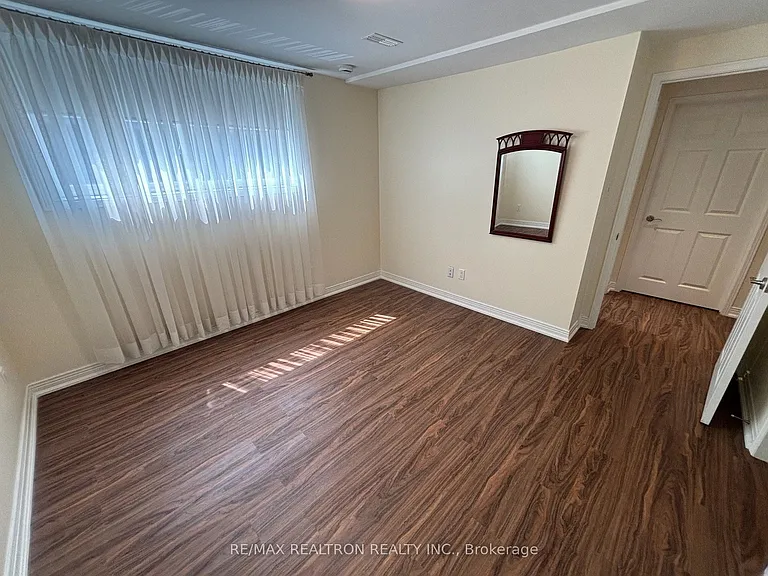 695 Glencairn Ave #BASEMENT — Photo 9