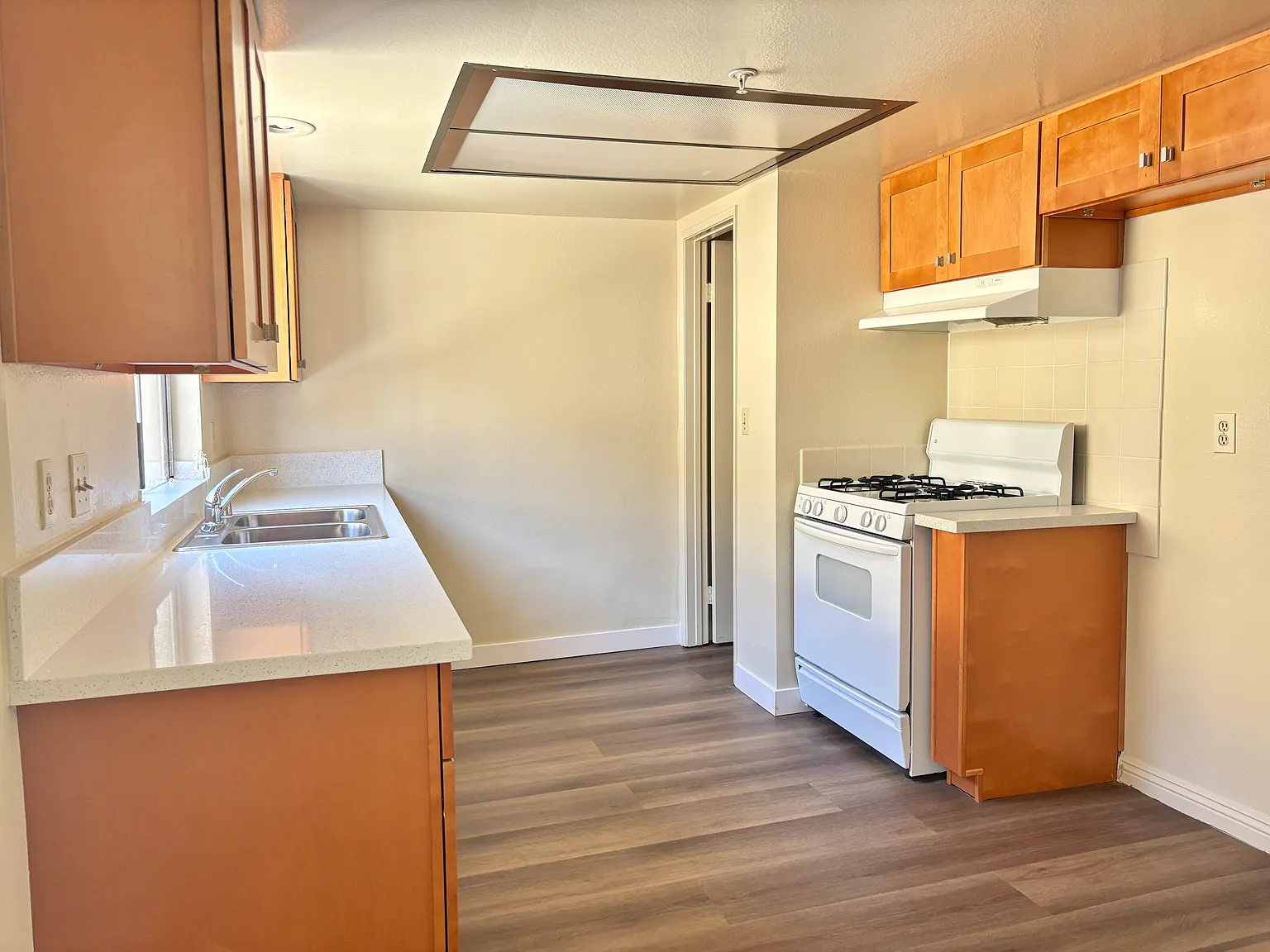 2 bed, 2.5 bath, 900 sqft, $2,750 — Photo 2