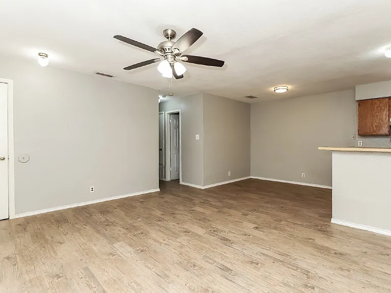 6801 Stonleigh Pl #B — Photo 17