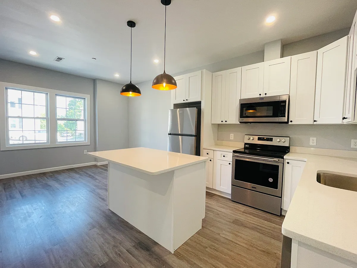 Building Photo - 487 Lincoln St #2