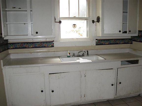 3200 University St, Memphis, TN 38127