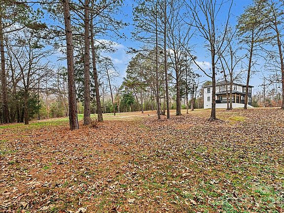3rd image of 504 Six Mile Creek Rd