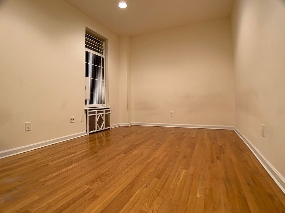 2nd image of 151 E 81st St #2