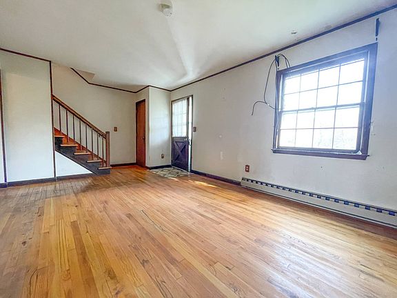 4th image of 112 E Booth Blvd