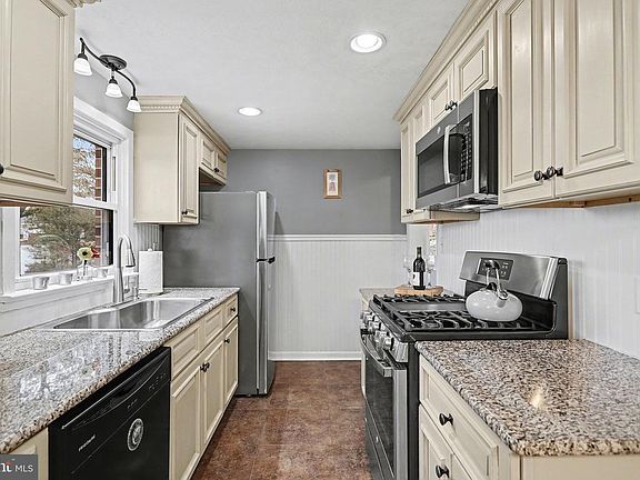4th image of 31 Lisburn Ave