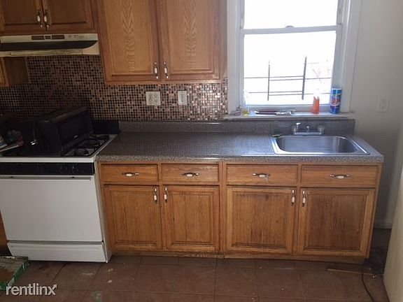 3rd image of 3209 Ely Ave