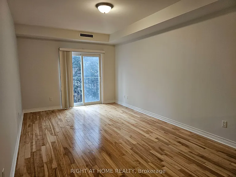 648A Yonge St #203 — Photo 10