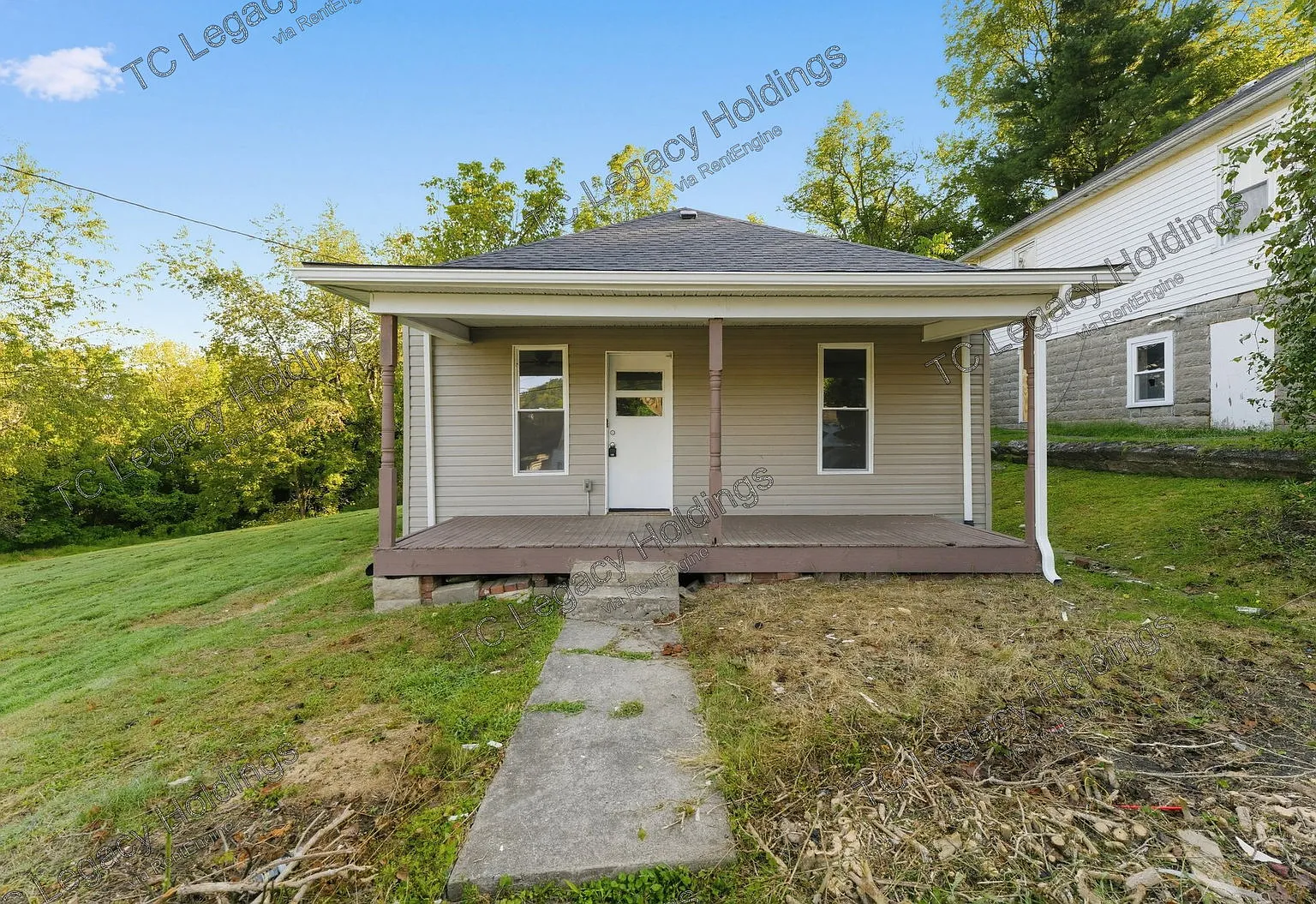 3 bed, 1.0 bath, 740 sqft, $1,150 — Photo 1
