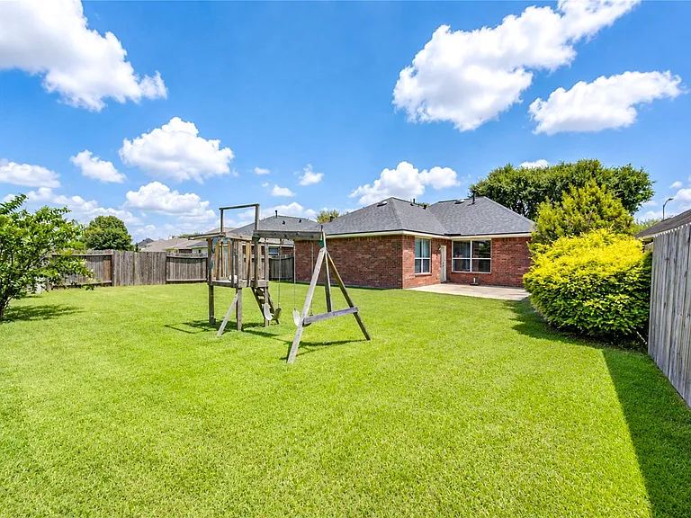 22027 Field Green Dr — Photo 23