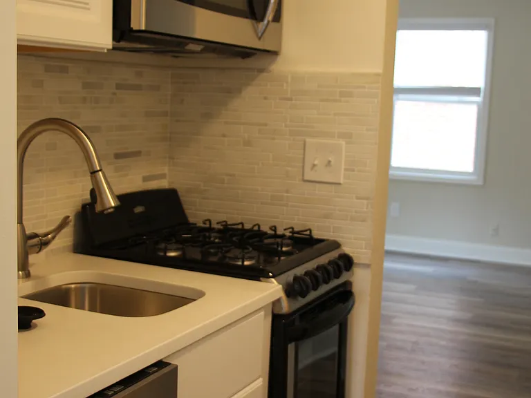 700-724 N Monroe St — Photo 21
