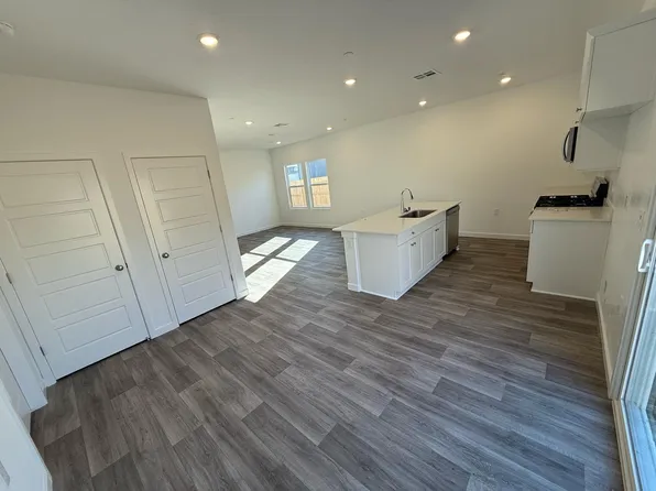 6102 E Giavanna Ave, Fresno, CA