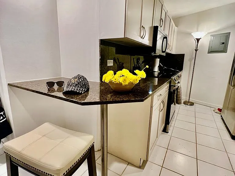 1881 Washington Ave #10E — Photo 10