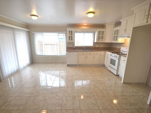 3rd image of 13422 Larkhaven Dr