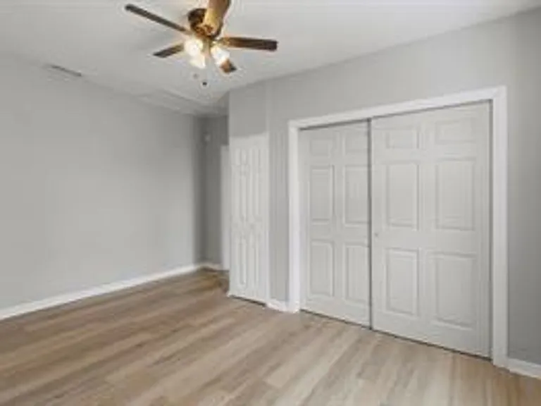 2406 E Clark St — Photo 7