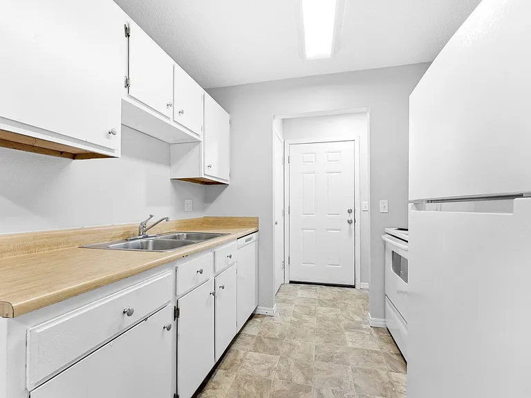 Walnut Woods Apartments — Photo 21