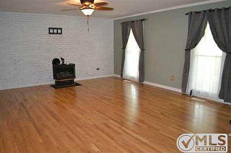 5th image of 1006 Beech Dr N