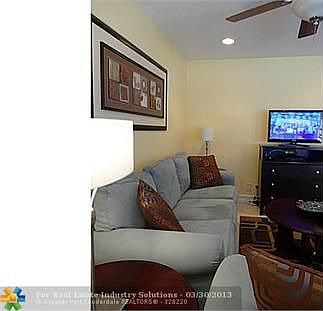 4th image of 4051 NE 13th Ave APT 76