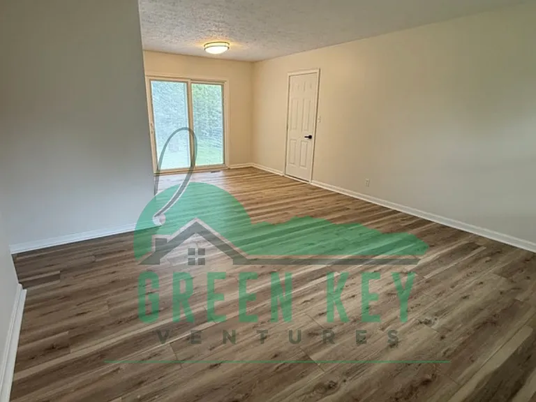6866 Maple Heights Dr — Photo 7