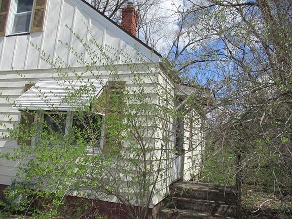 4th image of 1009 Sunset Ct