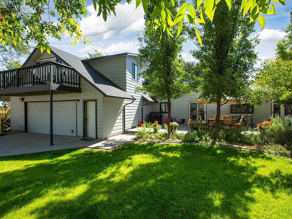 1st image of 150 E Hubbard Rd